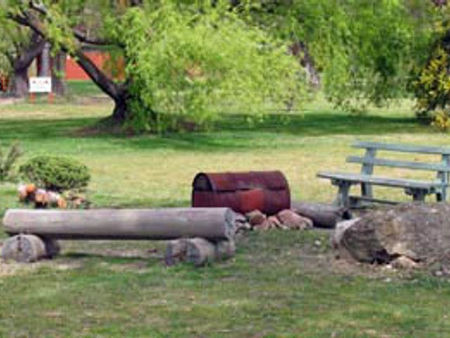 Omeo Caravan Park - Rent Accommodation 5
