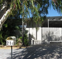 Beach Units Tannum Sands - Rent Accommodation