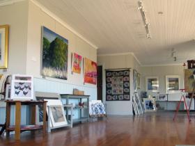 Tamar Valley Art Shack - Rent Accommodation 0