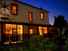 Cocos Hair And Day Spa - Rent Accommodation 0