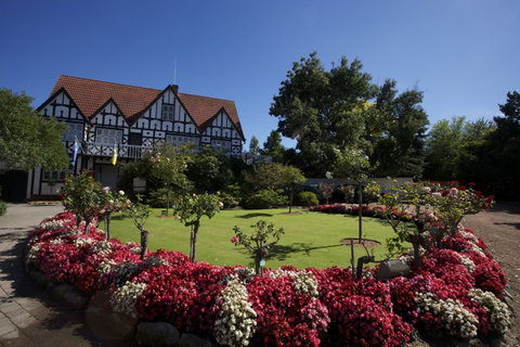 Cockington Green Gardens - Rent Accommodation 0