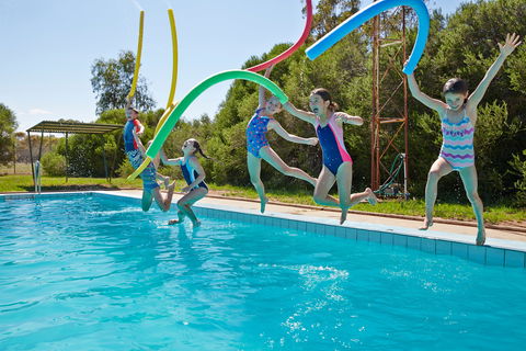 Oaklands War Memorial Swimming Pool - Rent Accommodation 0