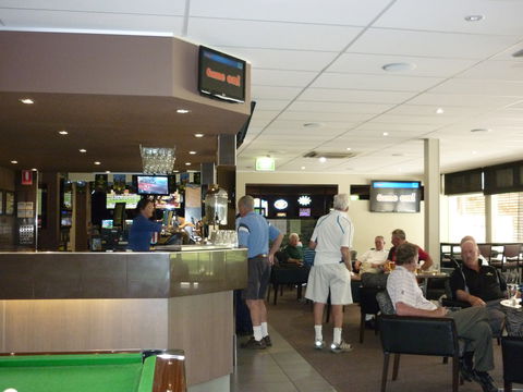 Queanbeyan Golf Club - Rent Accommodation 1