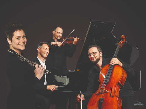Eggner Trio & Diana Doherty - Rent Accommodation 0