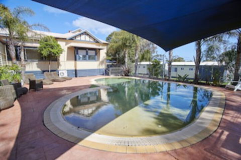 Amaroo Holiday Park - Rent Accommodation 0