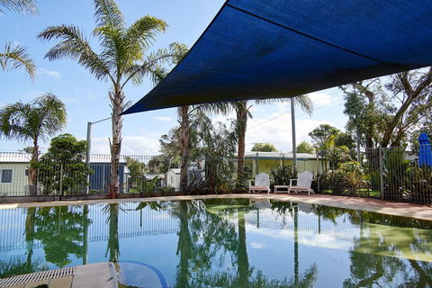 Amaroo Holiday Park - Rent Accommodation 6