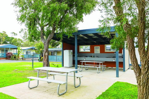Amaroo Holiday Park - Rent Accommodation 1