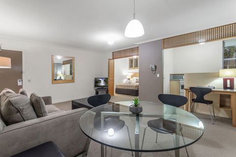 Airport International Hotel Brisbane - Rent Accommodation 5