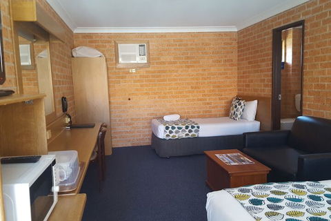 Royal Palms Motor Inn - Rent Accommodation 6