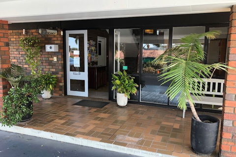 Matador Motor Inn - Rent Accommodation 5