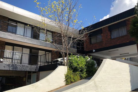Matador Motor Inn - Rent Accommodation 4