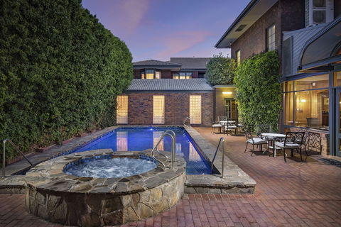 Adelaide Inn - Rent Accommodation 0