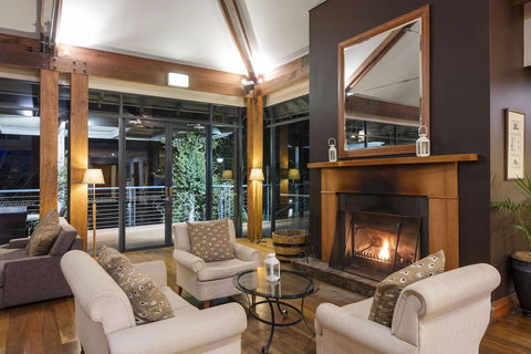 Oaks Cypress Lakes Resort - Rent Accommodation 0