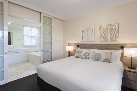 Oaks Cypress Lakes Resort - Rent Accommodation 6