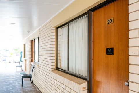 Capella Hotel Motel - Rent Accommodation 0