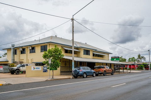 Capella Hotel Motel - Rent Accommodation 3