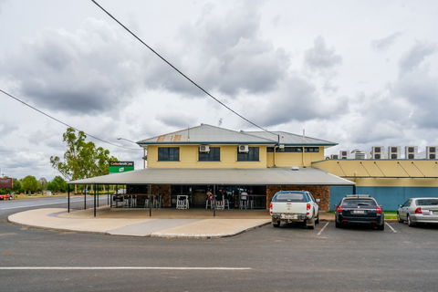 Capella Hotel Motel - Rent Accommodation 4
