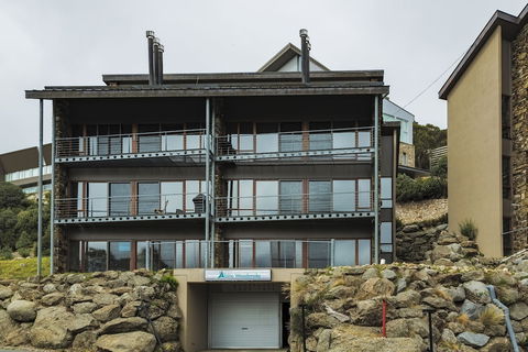 Alpine Woodsmoke - Rent Accommodation 0