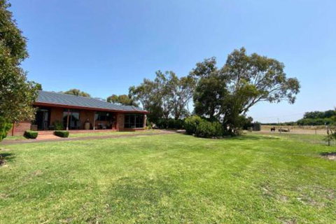 Jacaranda Wey B & B - Rent Accommodation 2
