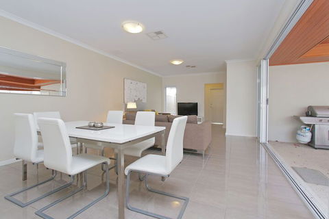 Anastasia Villa - Rent Accommodation 2