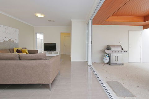 Anastasia Villa - Rent Accommodation 4