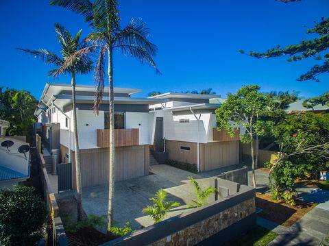 A PERFECT STAY - KoKo's Beach Houses 1 And 2 - Rent Accommodation 3