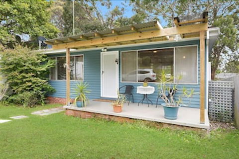 Budgewoi Cottage - Rent Accommodation 0