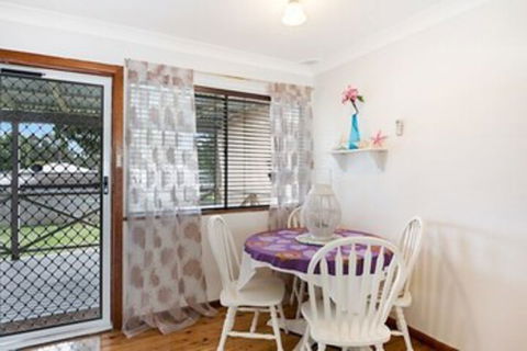 Budgewoi Cottage - Rent Accommodation 6
