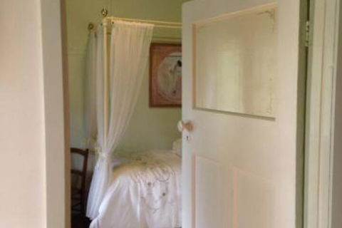 Cockatoo Cottage - Rent Accommodation 0