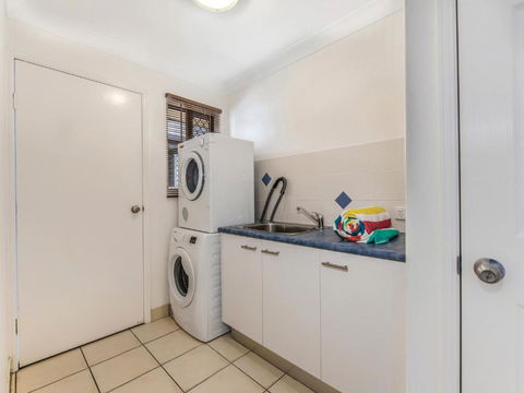 Coolum Waves Pet Friendly Holiday House - Rent Accommodation 4