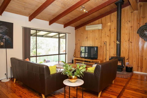 Crystalbrook Cottage - Rent Accommodation 3