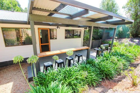 Crystalbrook Cottage - Rent Accommodation 1