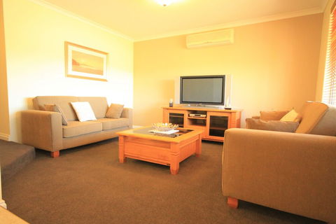 Castaway - Rent Accommodation 1