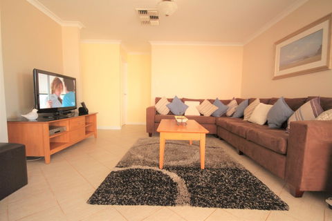 Castaway - Rent Accommodation 4
