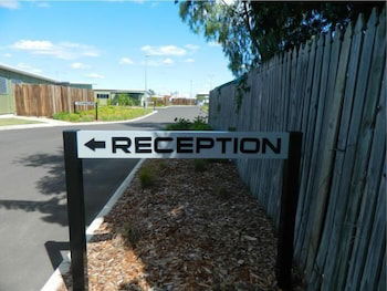 Dooleys Capella Tavern And Motel - Rent Accommodation 0