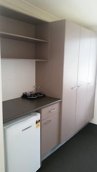Dooleys Capella Tavern And Motel - Rent Accommodation 2