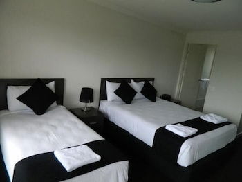 Dooleys Capella Tavern And Motel - Rent Accommodation 6