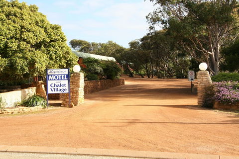 Hopetoun Motel & Chalet Village - Rent Accommodation 5