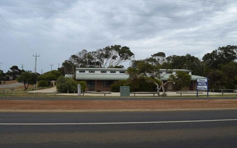 Hopetoun Motel & Chalet Village - Rent Accommodation 0
