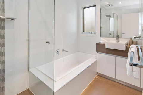 Carramar Views - Rent Accommodation 3