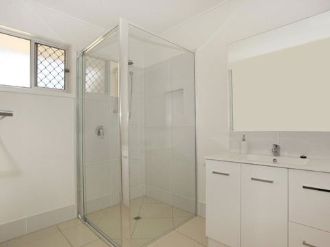 Oloway 40 2 BDRM Pet Friendly Budget Home - Rent Accommodation 2