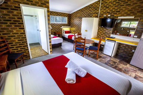 Apple & Grape Motel - Rent Accommodation 3