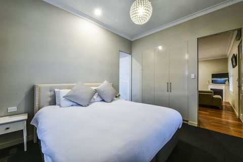Aloha Luxury Central Apartments - Rent Accommodation 4