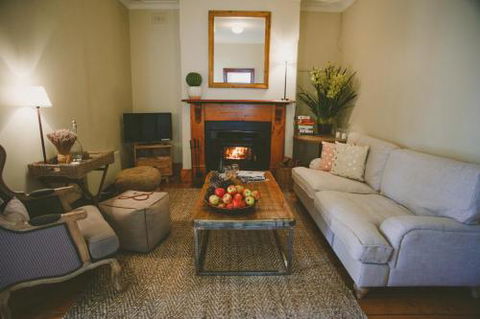 Apple Cottage Orange NSW - Rent Accommodation 3