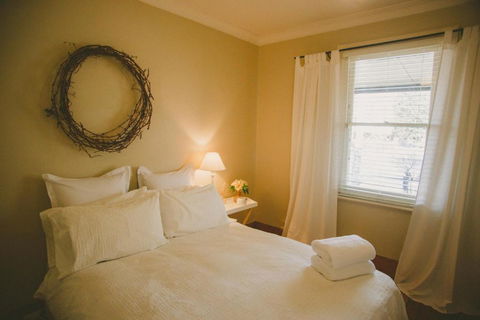 Apple Cottage Orange NSW - Rent Accommodation 5