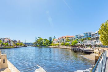 Luxurious Perth Townhouse - Rent Accommodation 2