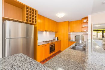 Luxurious Perth Townhouse - Rent Accommodation 3
