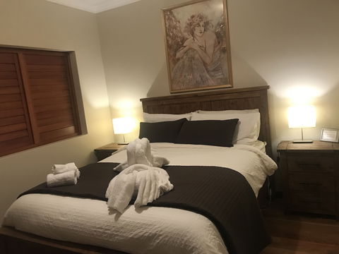 Atina Rocks Country Homestead - Rent Accommodation 5