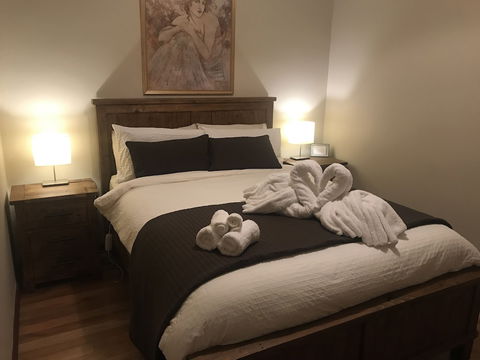 Atina Rocks Country Homestead - Rent Accommodation 4
