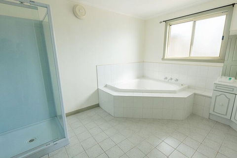 Hilltop Haven - Rent Accommodation 2